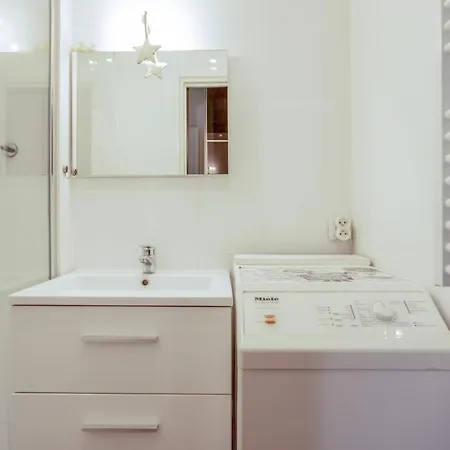 Apartment Welcoming Flat In The 17th District Of - Welkeys Paris